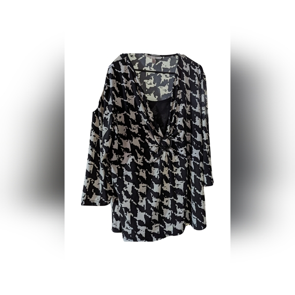 JM Collection Tops - JM COLLECTION BLACK & WHITE HOUNDSTOOTH PRINT TOP W/BUCKLE SIZE 1X PRE-LOVED